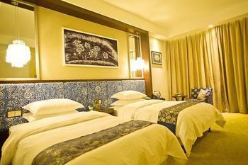 Miaozu Buyi Hotel Fenghuang Kültér fotó