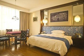 Miaozu Buyi Hotel Fenghuang Kültér fotó